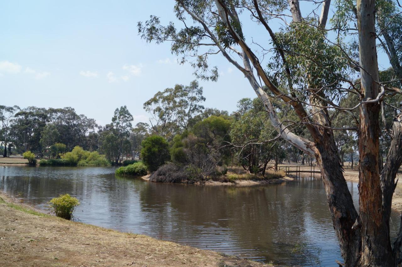 Magdala Motor Lodge & Lakeside Restaurant Stawell Exterior foto
